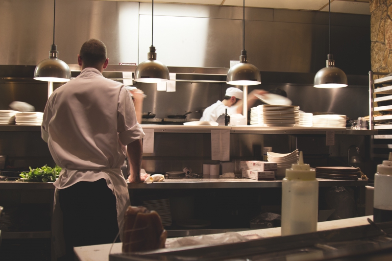 restaurant-CAVALAIRE SUR MER-min_work-restaurant-steel-busy-meal-food-1327589-pxhere.com